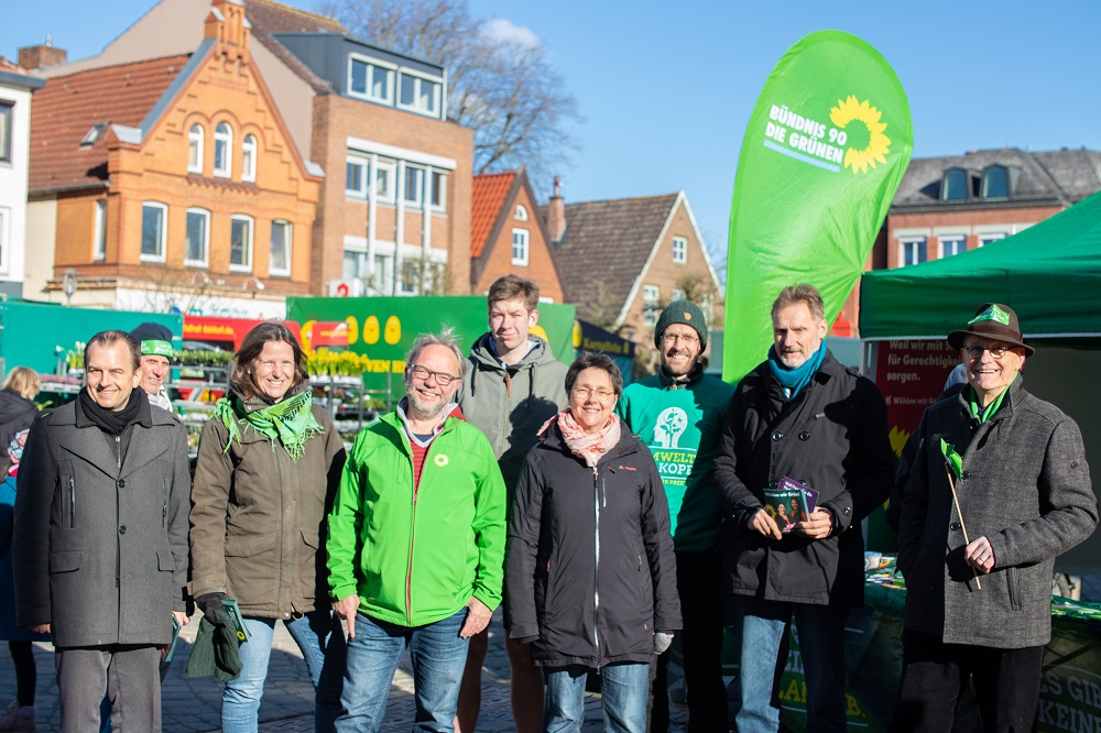 Gruppenfoto vom Grünen Wahlkampfstand Preetz